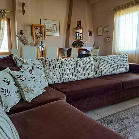 Villa Elenis 190sqmeter With Private Parking And Garden 10min Away From Centre *