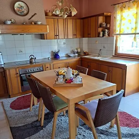 Villa Elenis 190sqmeter With Private Parking And Garden 10min Away From Centre