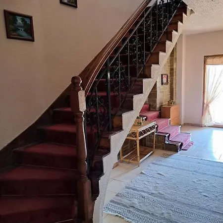 Elenis 190sqmeter With Private Parking And Garden 10min Away From Centre Villa