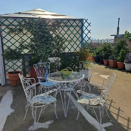 Elenis 190sqmeter With Private Parking And Garden 10min Away From Centre