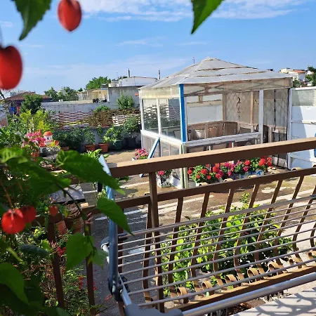 Villa Elenis 190sqmeter With Private Parking And Garden 10min Away From Centre *