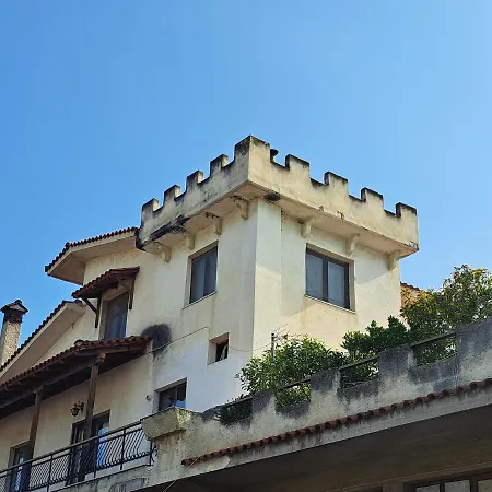 Villa Elenis 190sqmeter With Private Parking And Garden 10min Away From Centre Thessaloniki