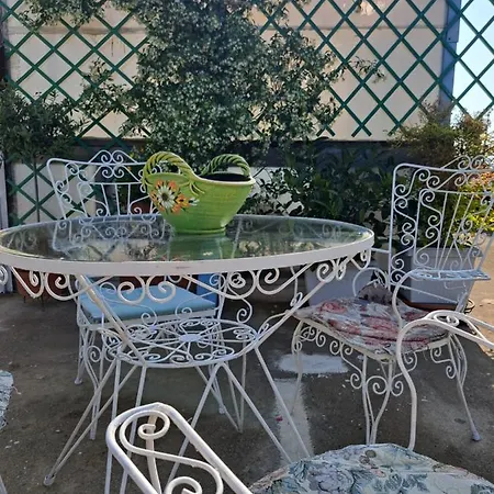 Villa Elenis 190sqmeter With Private Parking And Garden 10min Away From Centre